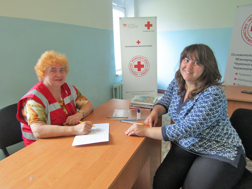 Працівниці Червоного Хреста завжди готові прийти на допомогу. Фото автора
